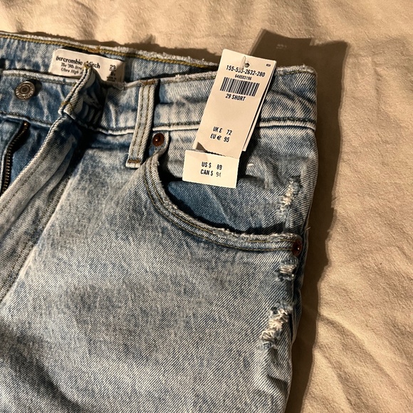 NWT Abercrombie Ultra High Rise 90s Straight Jean (with Raw Hem) 29 SHORT - Picture 7 of 11